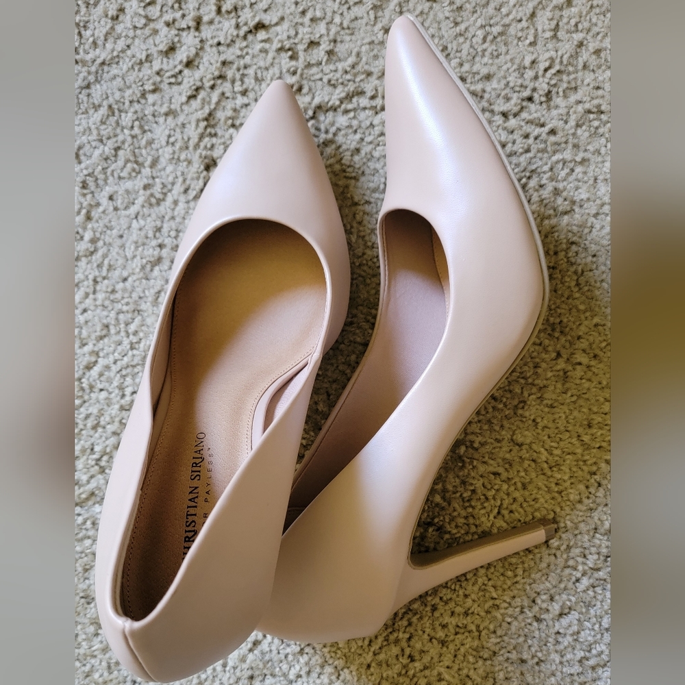Nude high heeled pumps